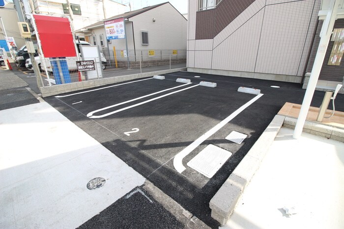 物件外観写真2　(駐車場)