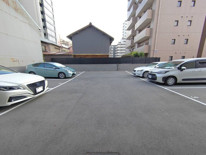 物件外観写真5　(駐車場)