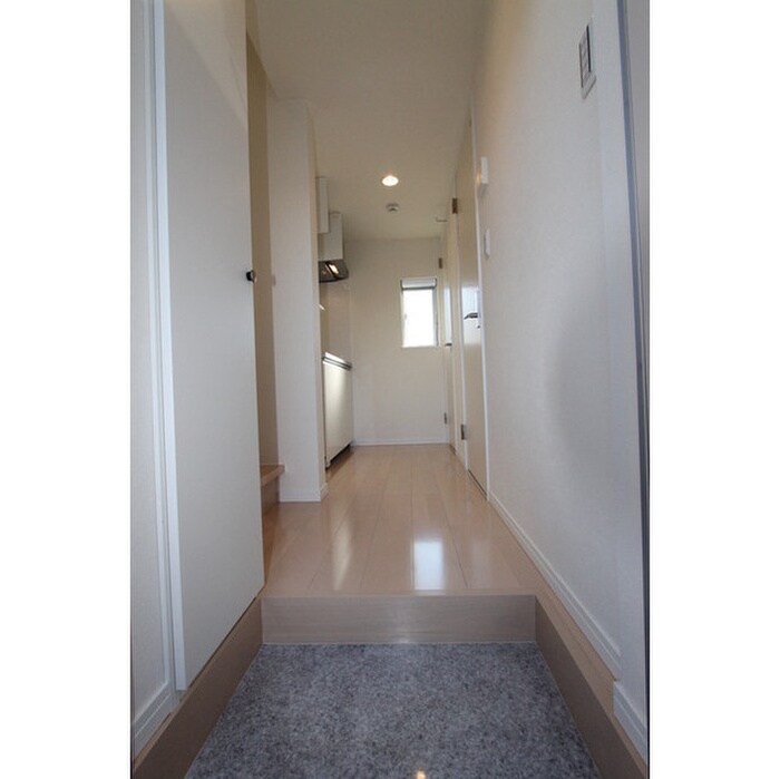 物件内観写真12　(玄関)