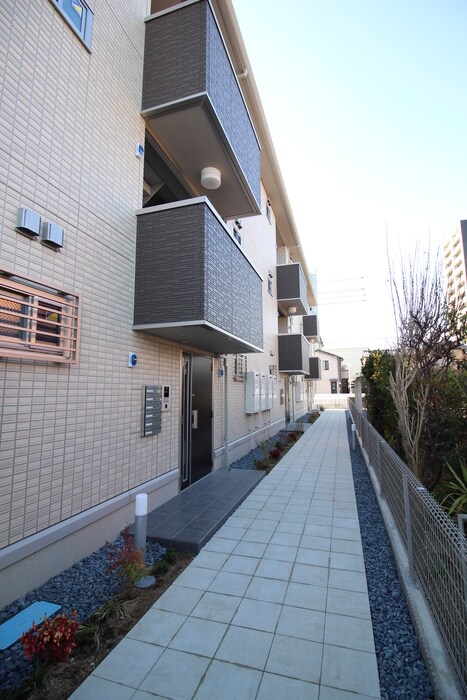 物件外観写真5　(エントランス部分)