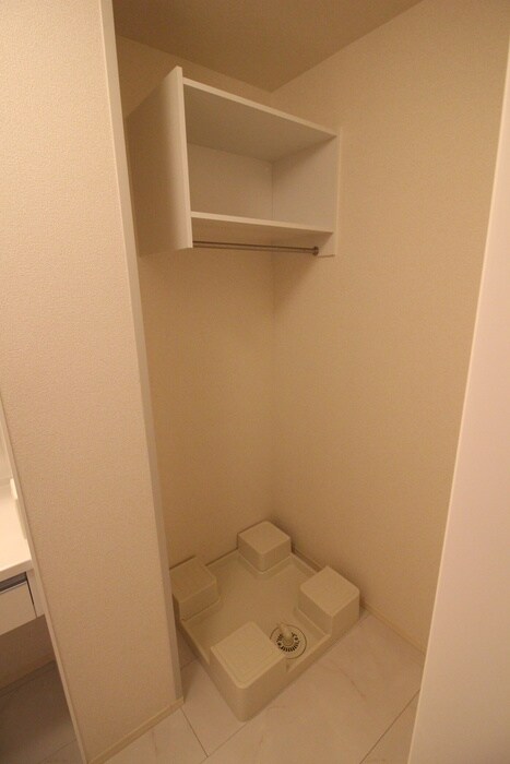 物件内観写真16　(洗濯機置場)