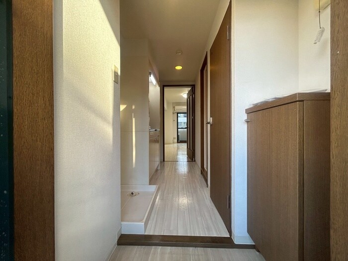 物件内観写真18　(玄関)