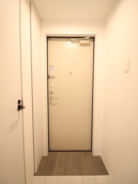 物件内観写真16　(玄関)