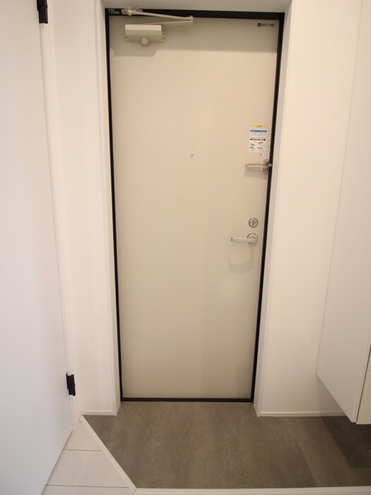 物件内観写真16　(玄関)
