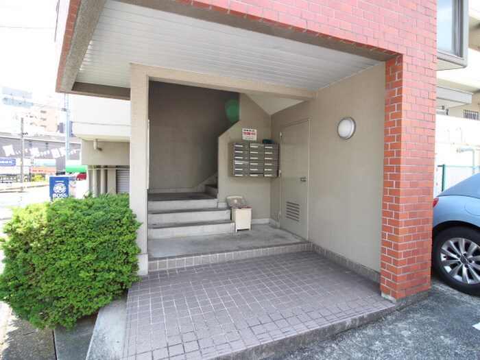 物件外観写真3　(エントランス部分)