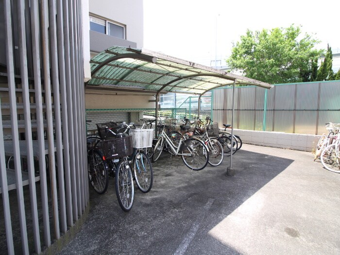物件外観写真4　(駐輪場)
