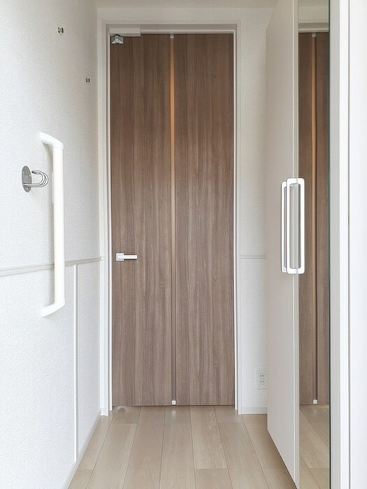 物件内観写真7　(玄関)