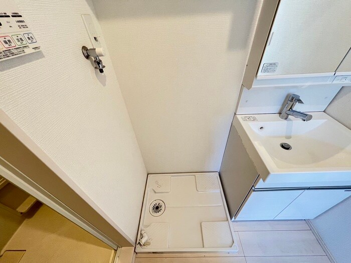 物件内観写真16　(洗濯機置場)