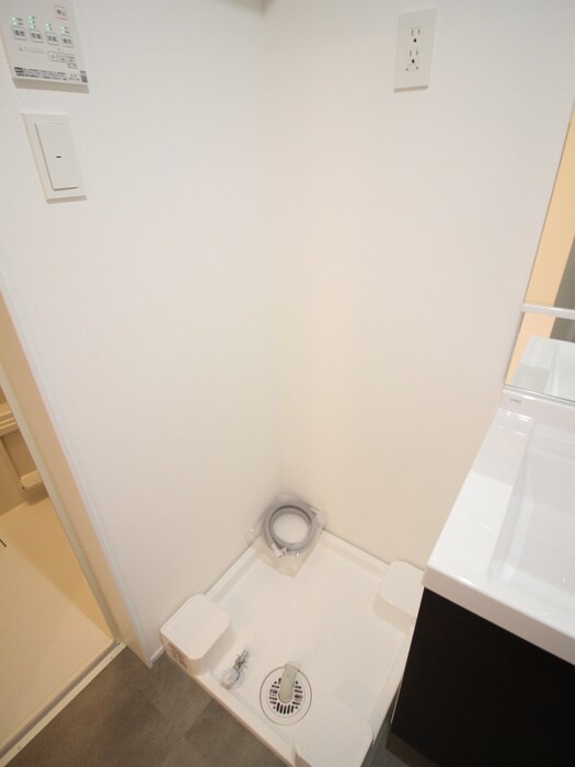 物件内観写真14　(洗濯機置場)