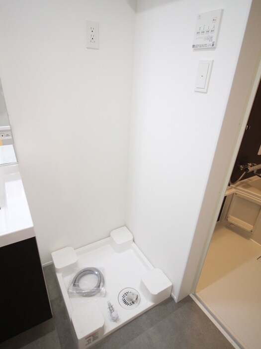 物件内観写真14　(洗濯機置場)