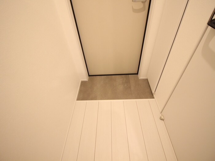 物件内観写真16　(玄関)