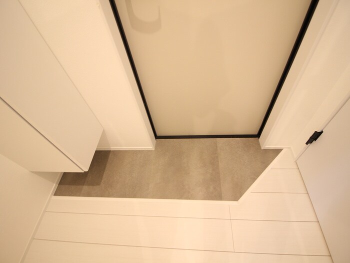 物件内観写真18　(玄関)