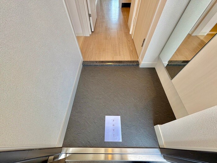 物件内観写真16　(玄関)