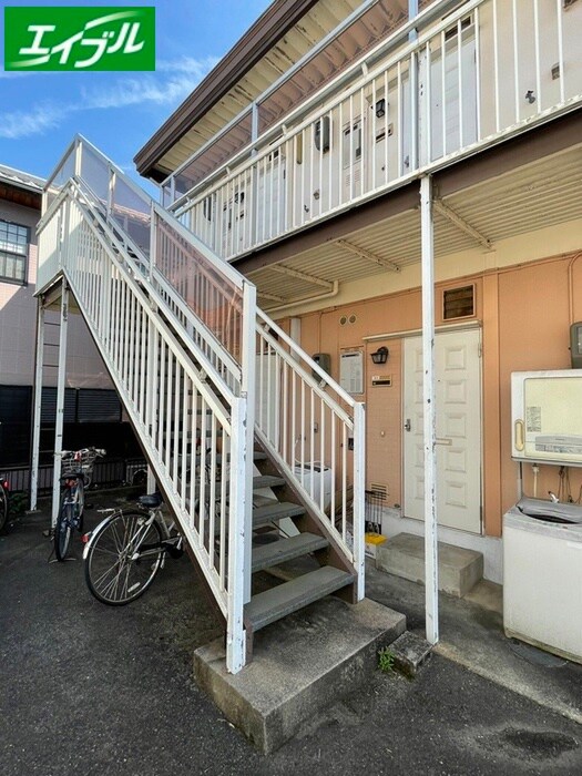 物件外観写真3　(エントランス部分)