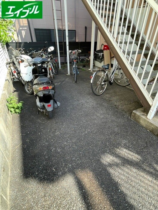 物件外観写真5　(駐輪場)