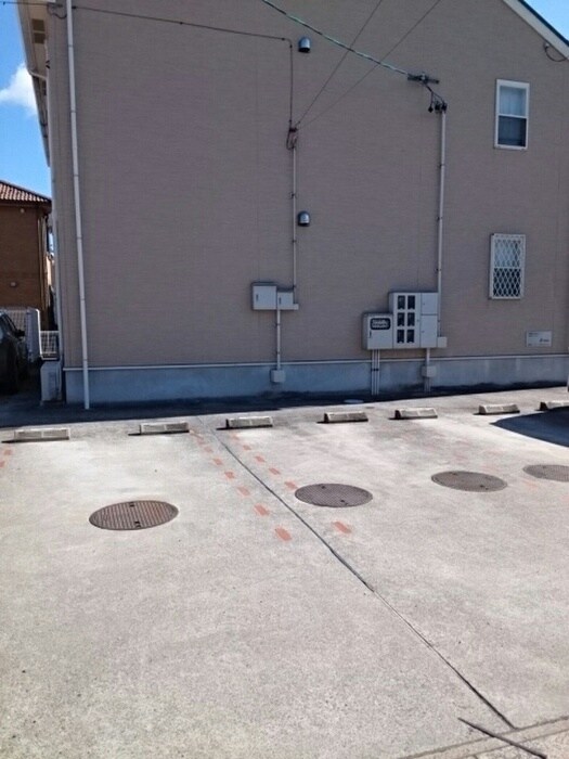 物件外観写真4　(駐車場)