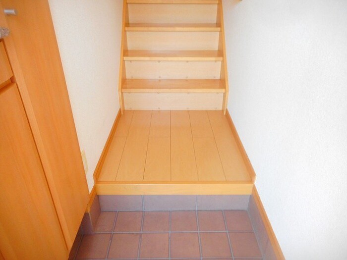 物件内観写真13　(玄関)