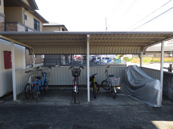 物件外観写真4　(駐輪場)