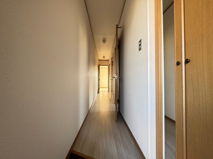 物件内観写真18　(廊下)