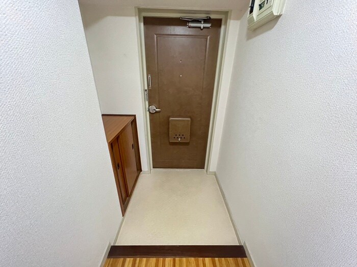 物件内観写真16　(玄関)