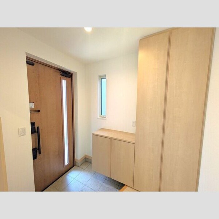 物件内観写真11　(玄関)