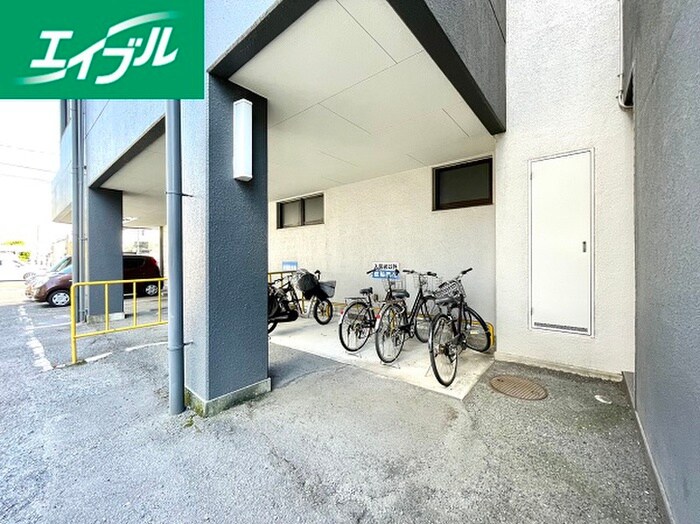 物件外観写真4　(駐輪場)