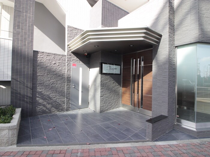 物件外観写真3　(エントランス部分)