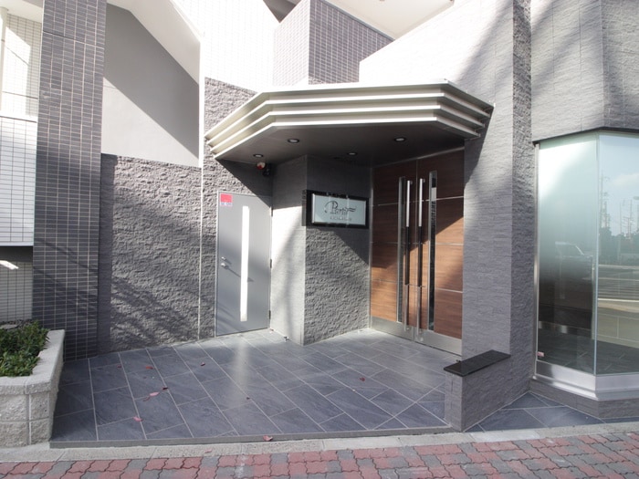 物件外観写真3　(エントランス部分)