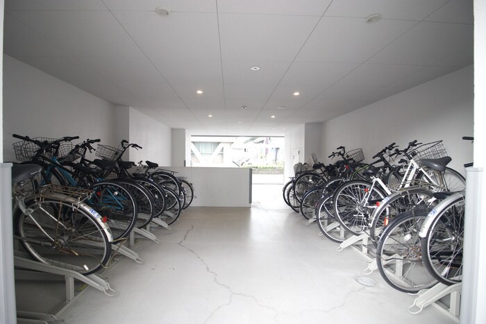 物件外観写真4　(駐輪場)