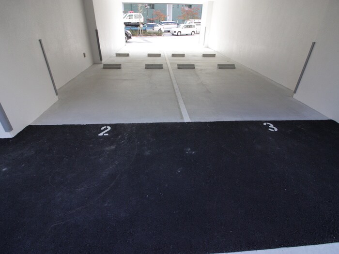 物件外観写真6　(駐車場)