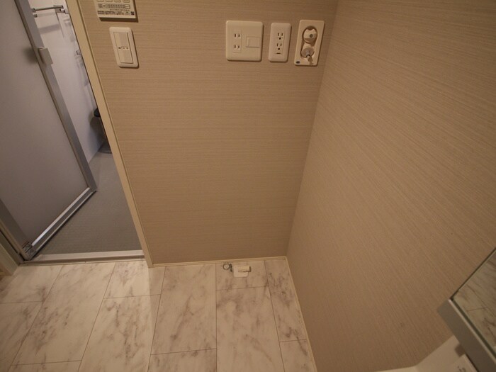 物件内観写真15　(洗濯機置場)