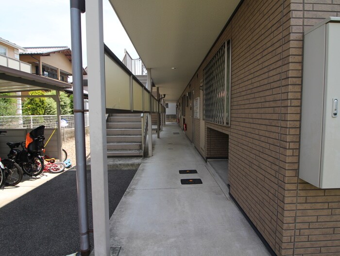 物件外観写真4　(エントランス部分)