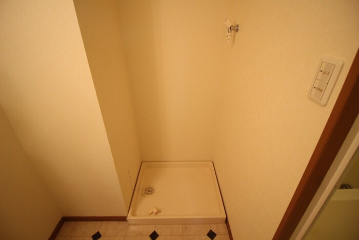 物件内観写真11　(洗濯機置場)