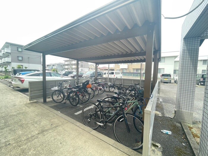 物件外観写真4　(駐輪場)