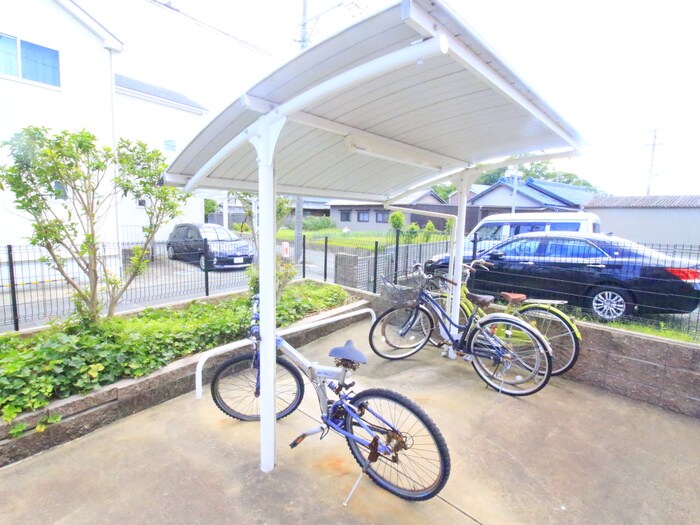 物件外観写真5　(駐輪場)