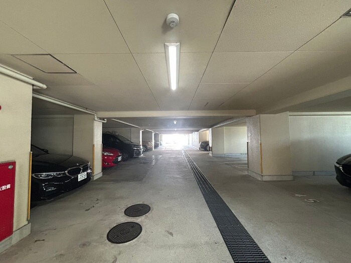 物件外観写真3　(駐車場)