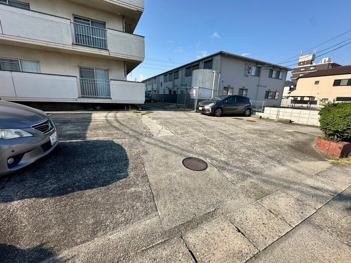 物件外観写真2　(駐車場)