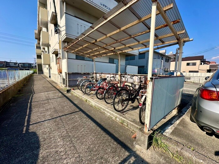 物件外観写真3　(駐輪場)