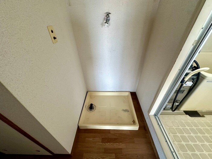 物件内観写真16　(洗濯機置場)