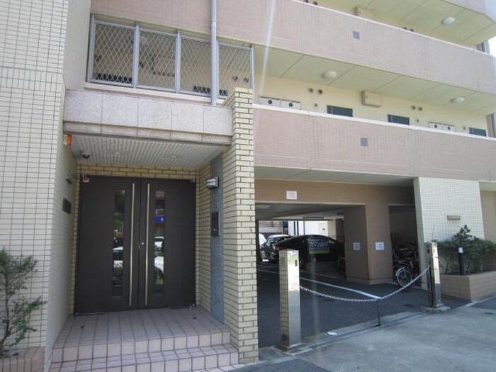 物件外観写真2　(エントランス部分)