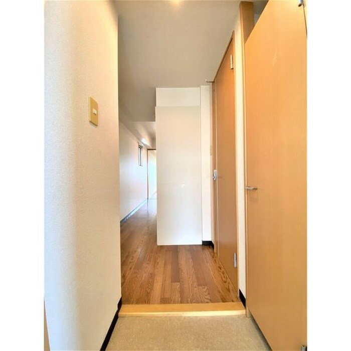 物件内観写真12　(玄関)