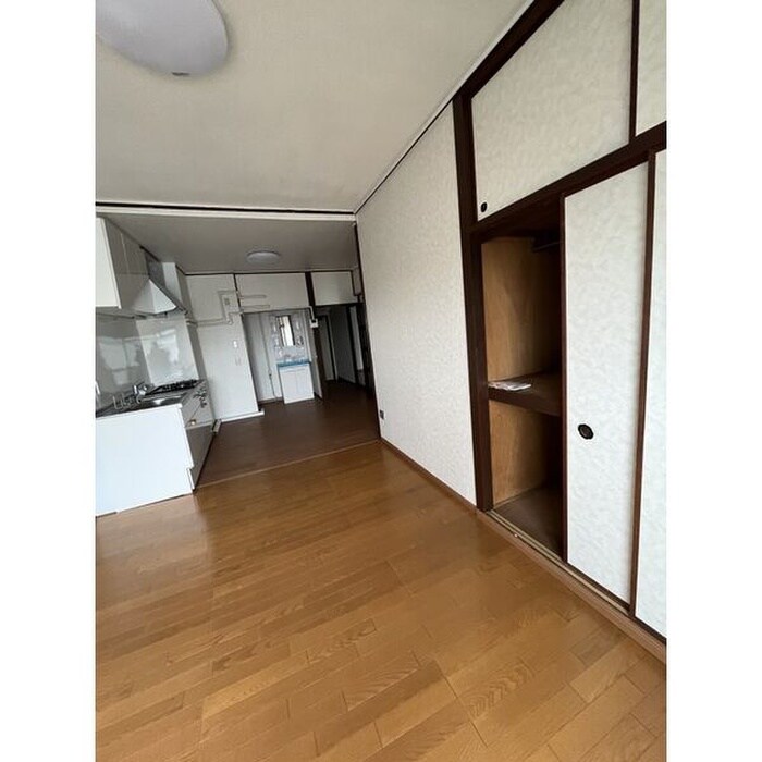 物件内観写真2　(居室)