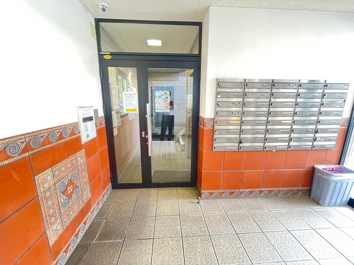 物件外観写真2　(エントランス部分)