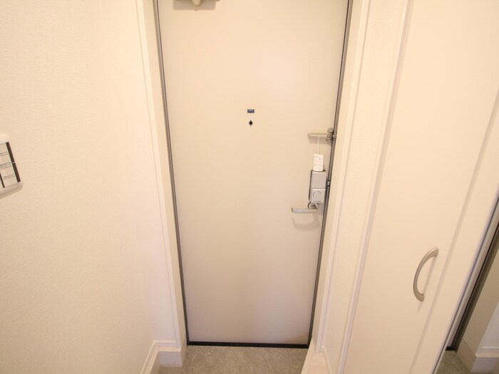 物件内観写真15　(玄関)