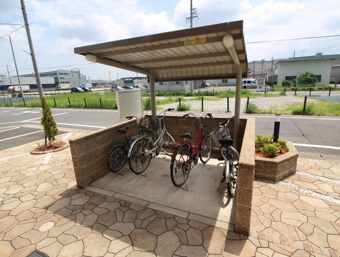 物件外観写真3　(駐輪場)