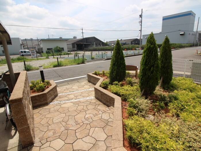 物件外観写真4　(エントランス部分)