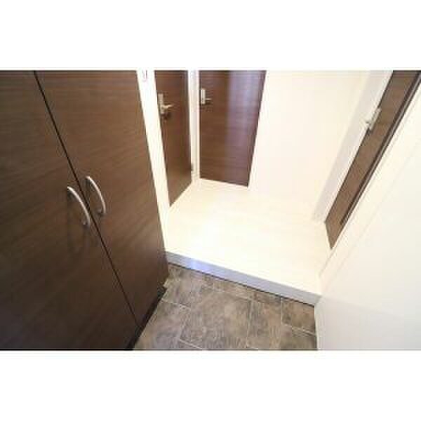 物件内観写真9　(玄関)