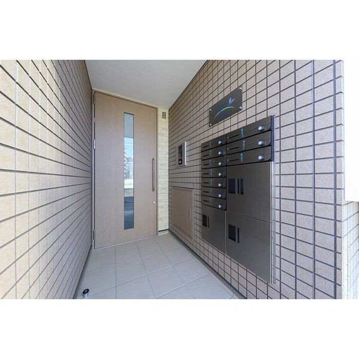 物件外観写真4　(エントランス部分)