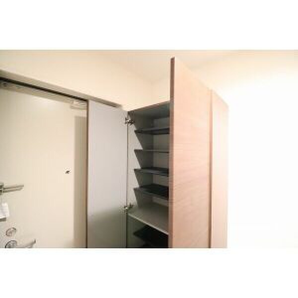 物件内観写真13　(玄関)