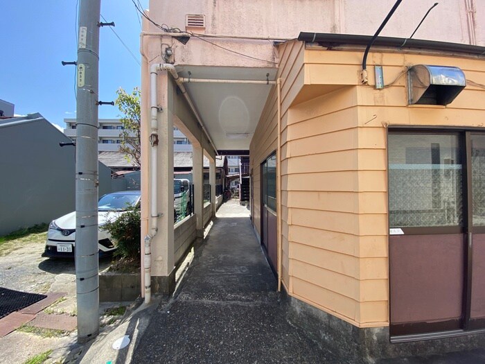 物件外観写真2　(エントランス部分)